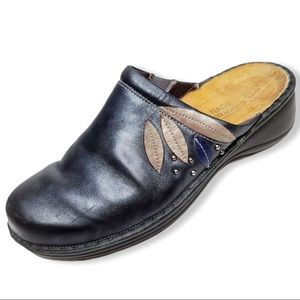 Naot slip on mule leaf applique size 9/39